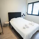 Air-conditioned 2 Bedroom With Terrace Parking דירה *