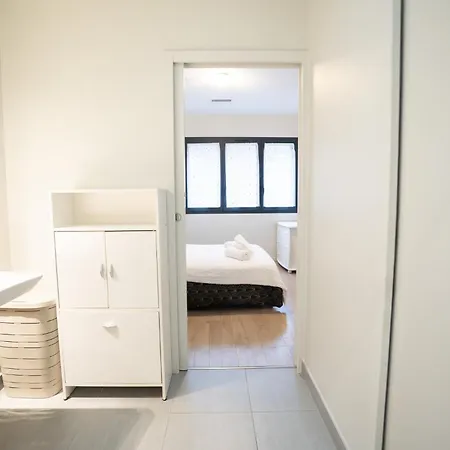 Air-conditioned 2 Bedroom With Terrace Parking * Carcassonne