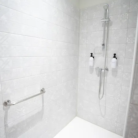 Appartamento Air-conditioned 2 Bedroom With Terrace Parking *