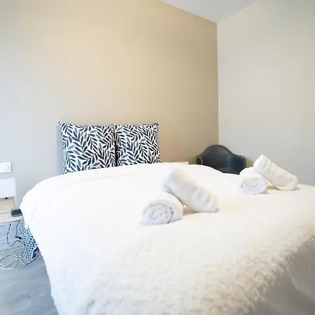 아파트 Air-conditioned 2 Bedroom With Terrace Parking