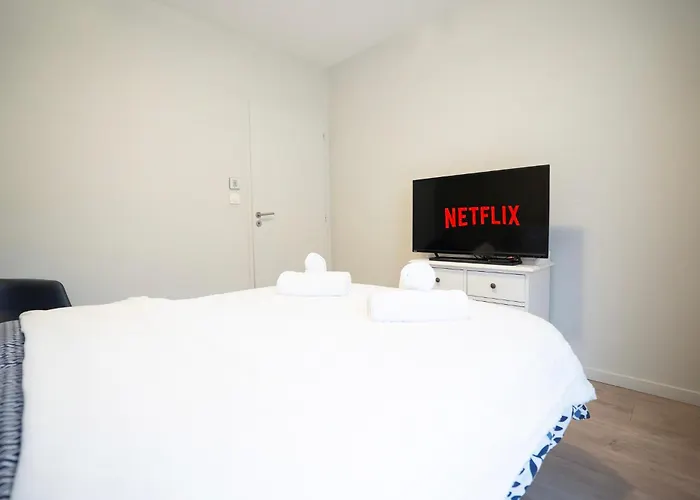 Air-conditioned 2 Bedroom With Terrace Parking Apartment *