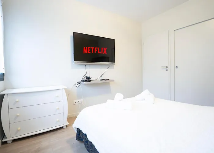 Air-conditioned 2 Bedroom With Terrace Parking *