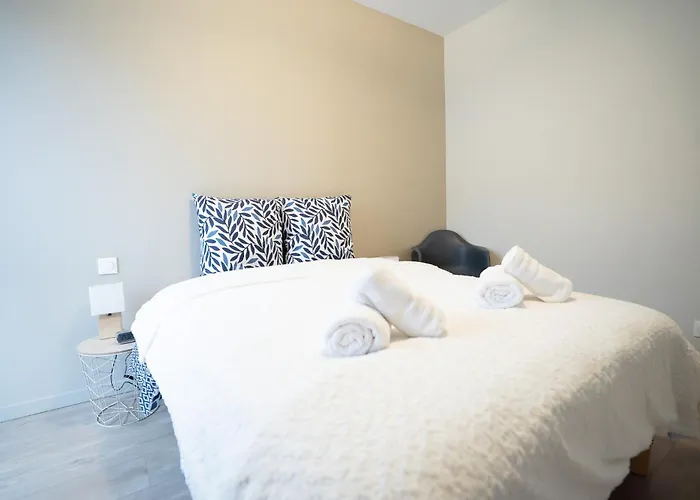 아파트 Air-conditioned 2 Bedroom With Terrace Parking