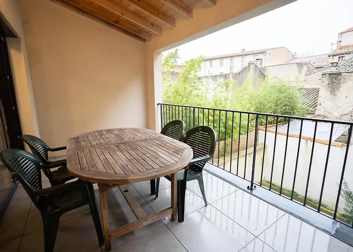 Air-conditioned 2 Bedroom With Terrace Parking *